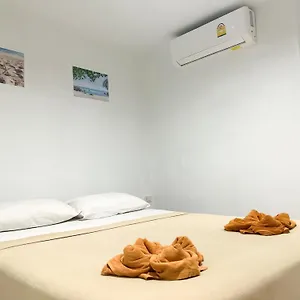Pensionat Bang Sit, Phi Phi-öarna